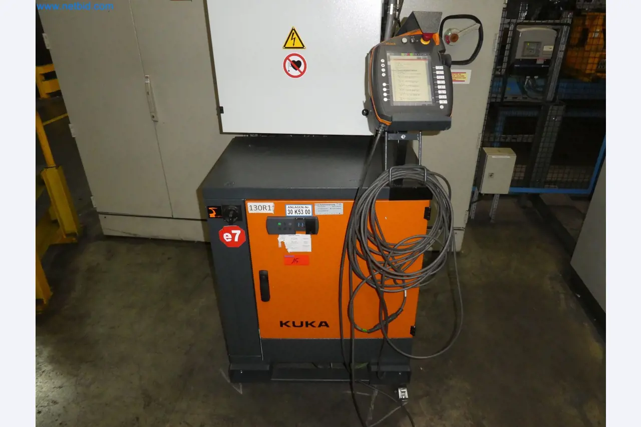 Robots, welding equipment and assembly accessories from the automotive industry-2