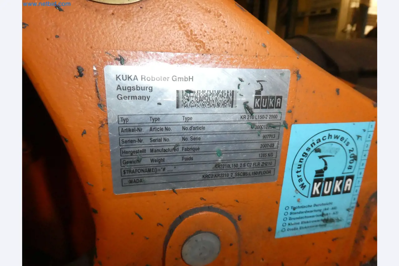 Robots, welding equipment and assembly accessories from the automotive industry-31