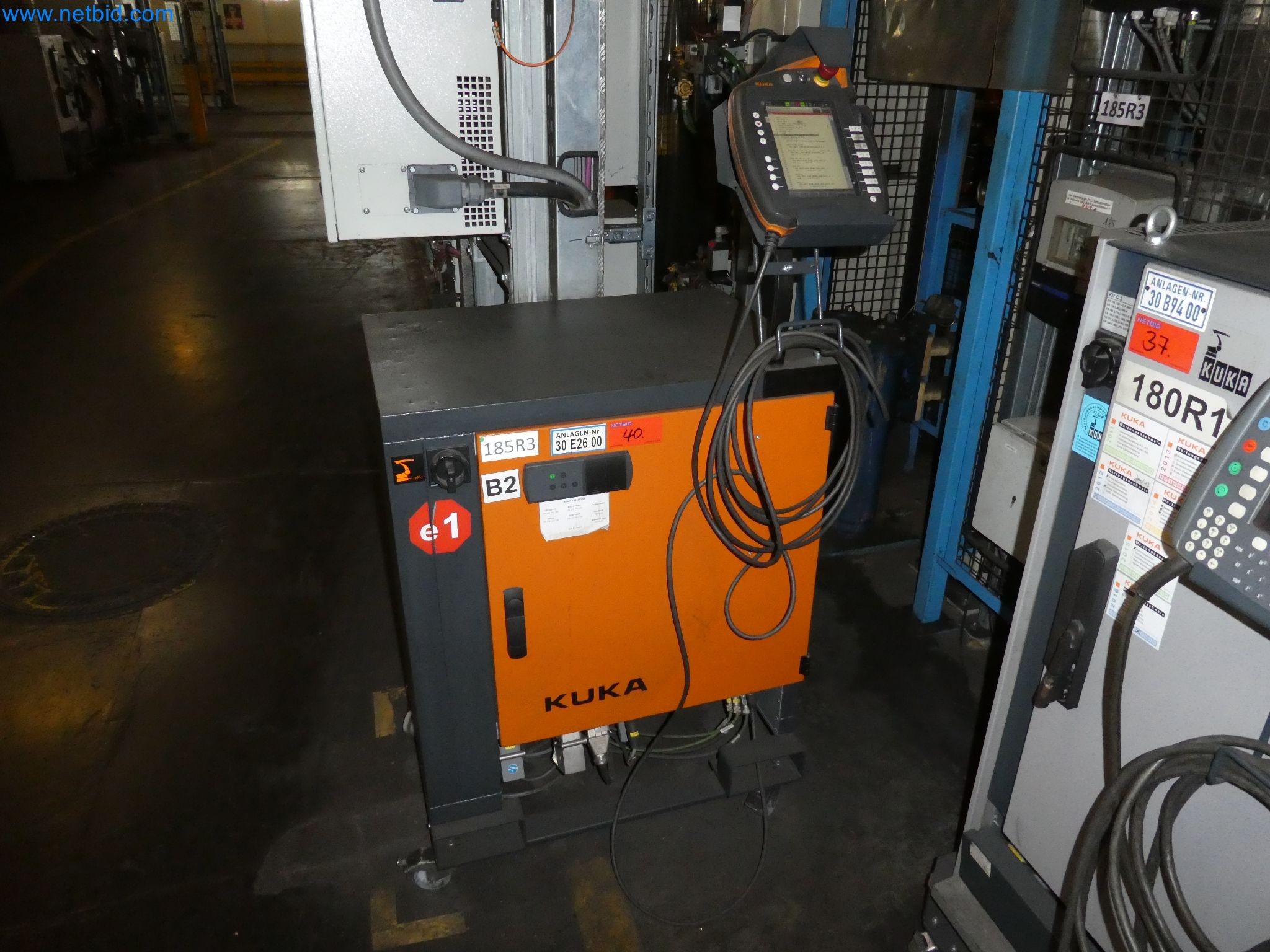 Robots, welding equipment and assembly accessories from the automotive industry-33