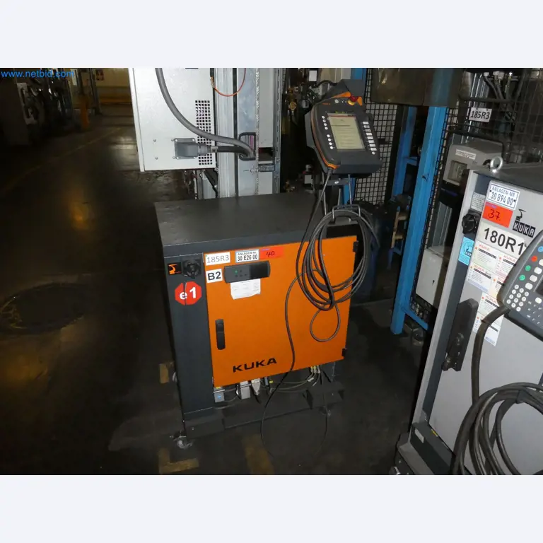 Robots, welding equipment and assembly accessories from the automotive industry-33