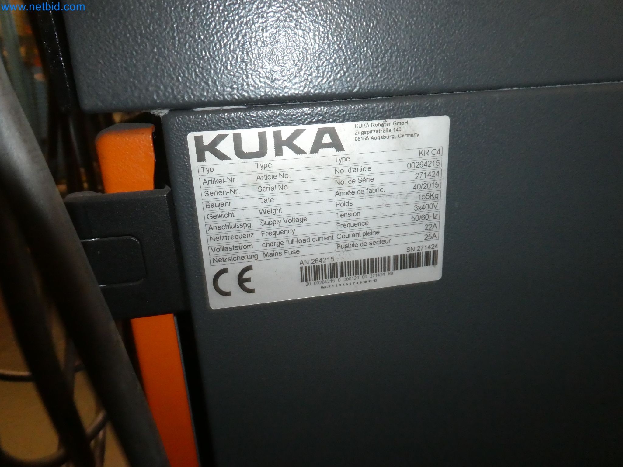 Robots, welding equipment and assembly accessories from the automotive industry-34