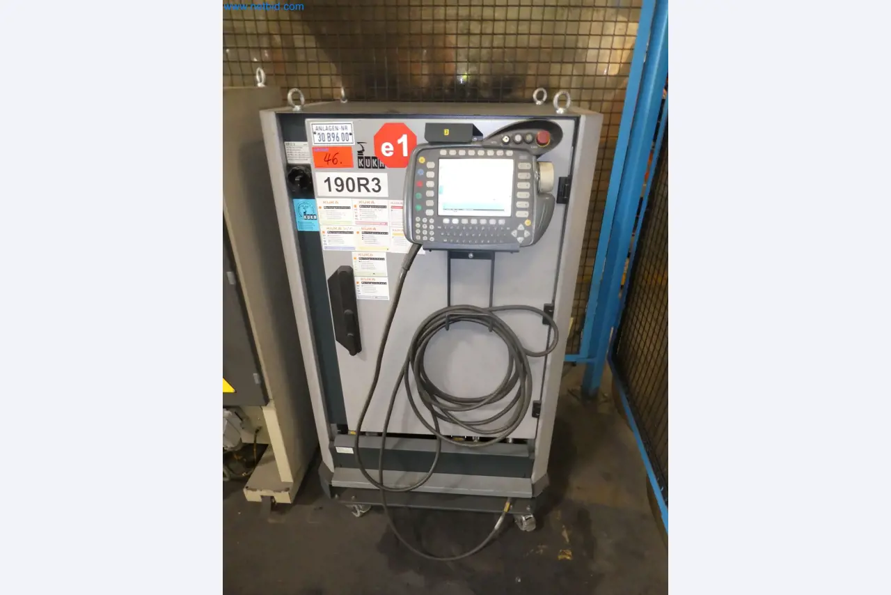 Robots, welding equipment and assembly accessories from the automotive industry-36