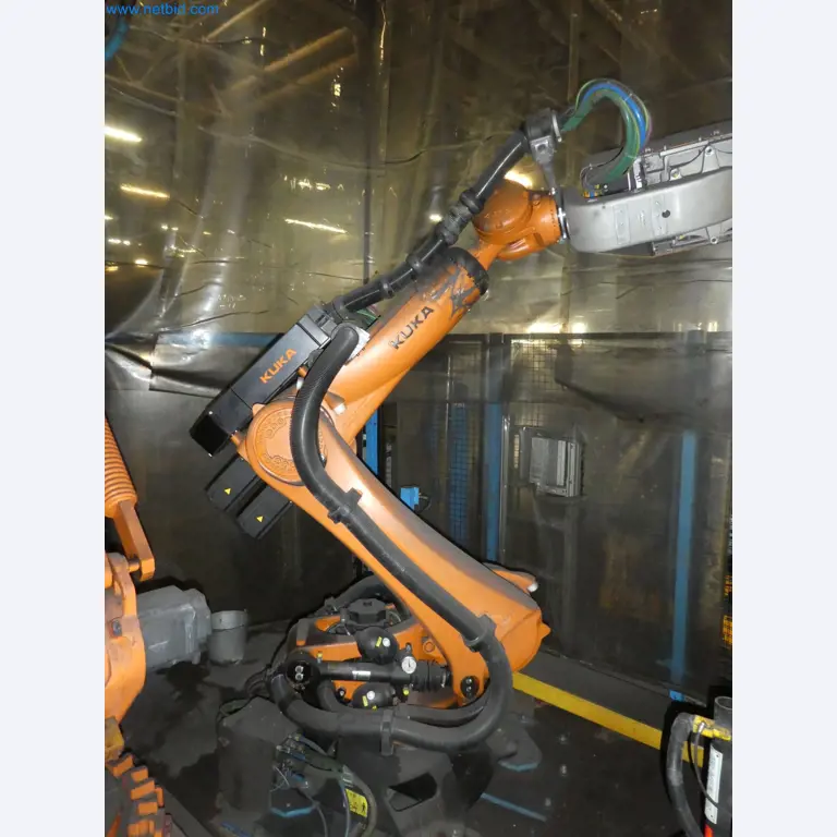 Robots, welding equipment and assembly accessories from the automotive industry-37