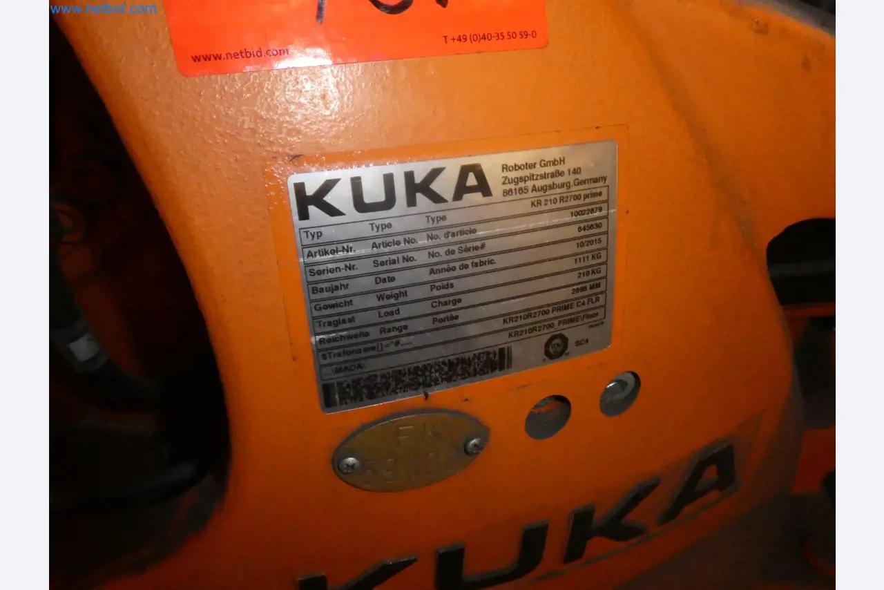 Robots, welding equipment and assembly accessories from the automotive industry-38