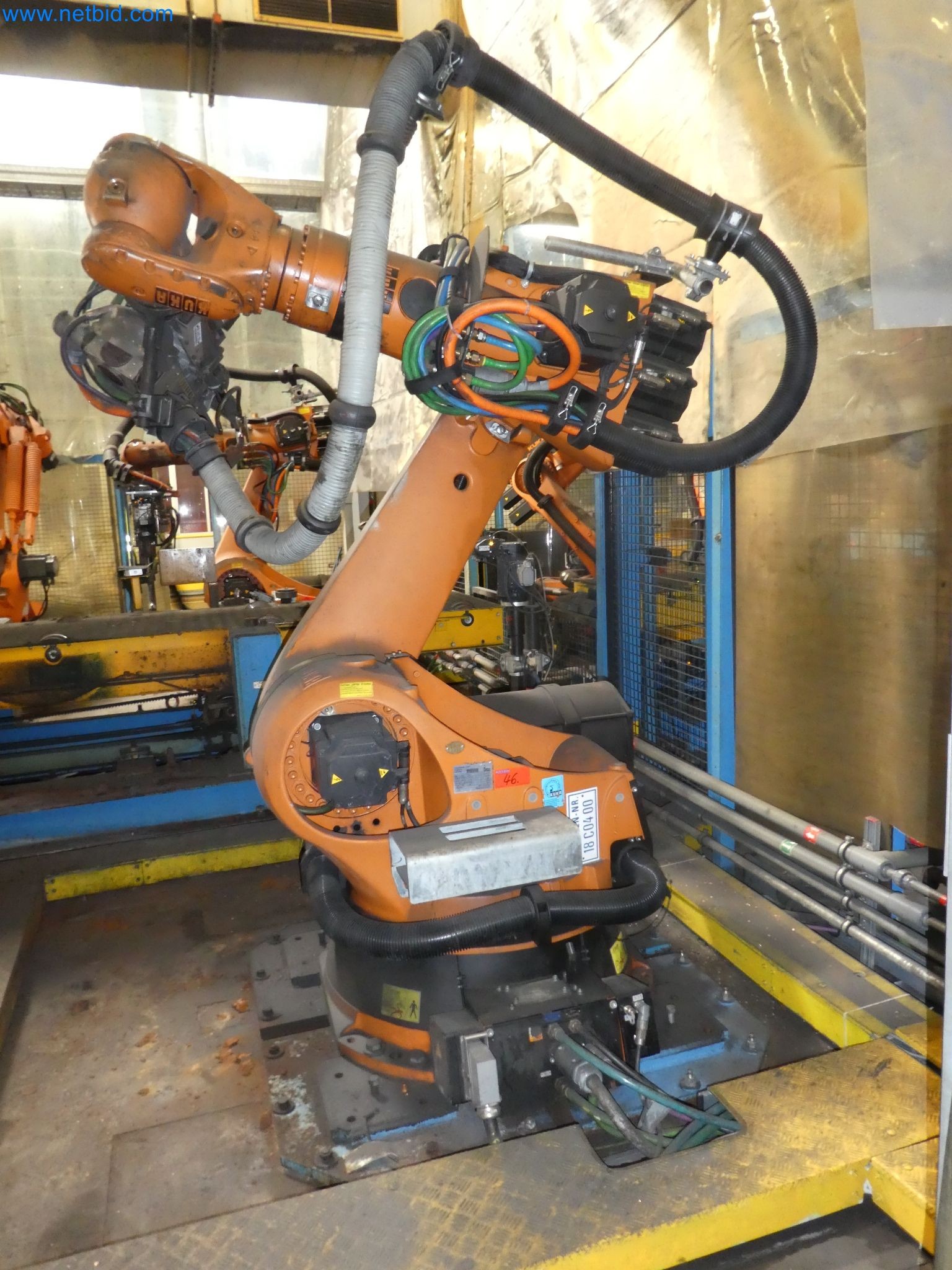 Robots, welding equipment and assembly accessories from the automotive industry-39