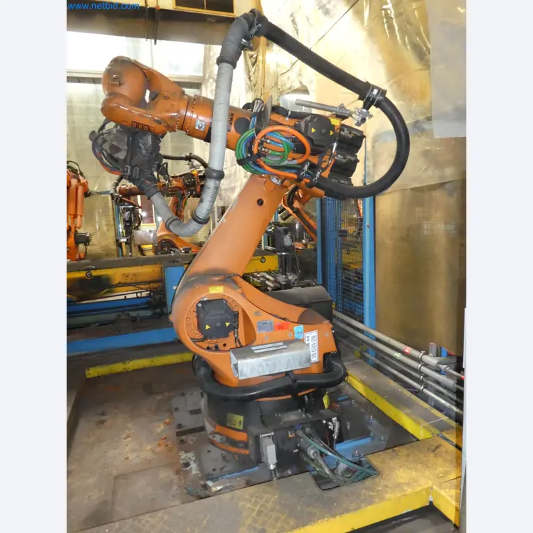Robots, welding equipment and assembly accessories from the automotive industry-39