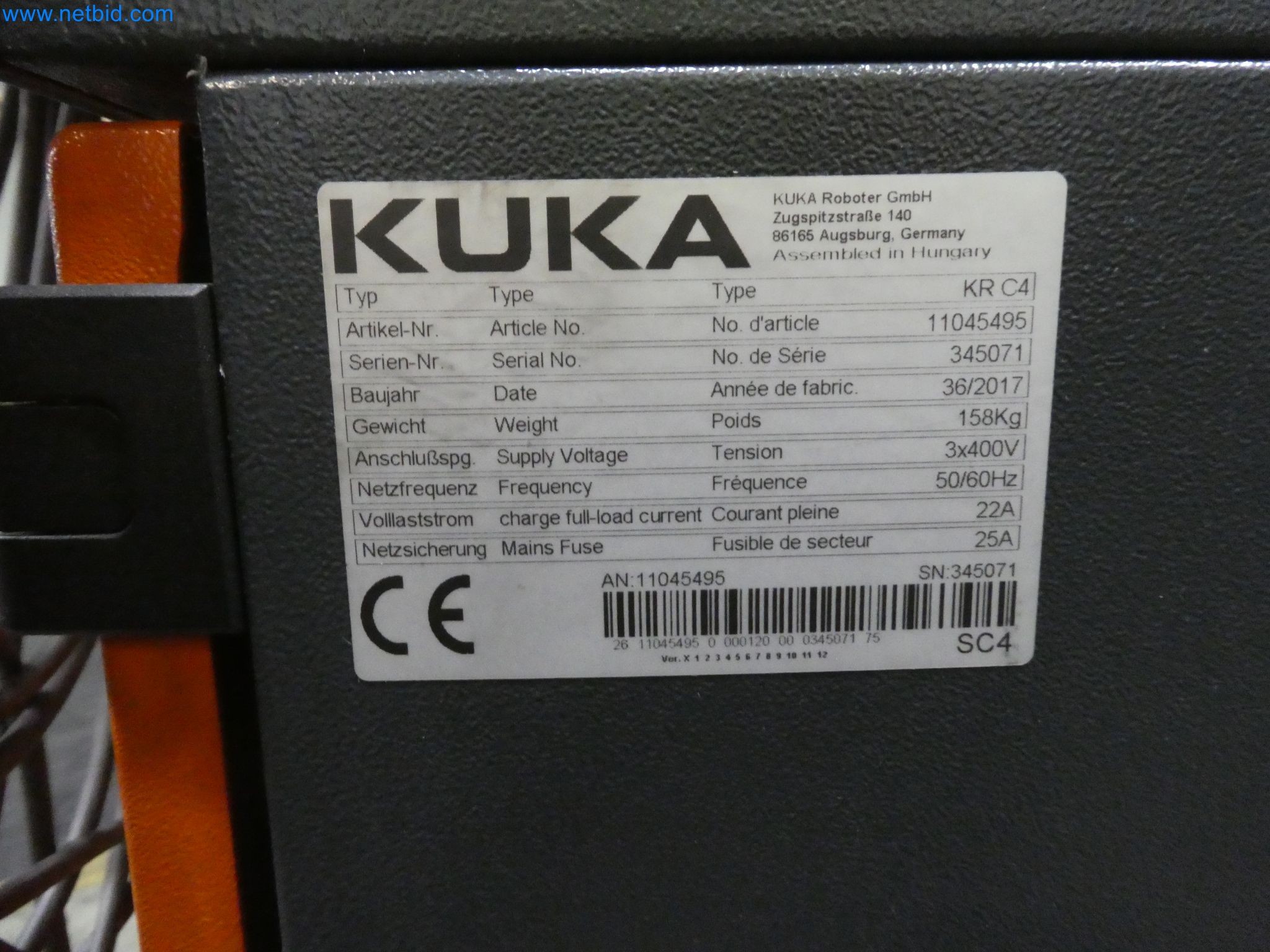 Robots, welding equipment and assembly accessories from the automotive industry-3