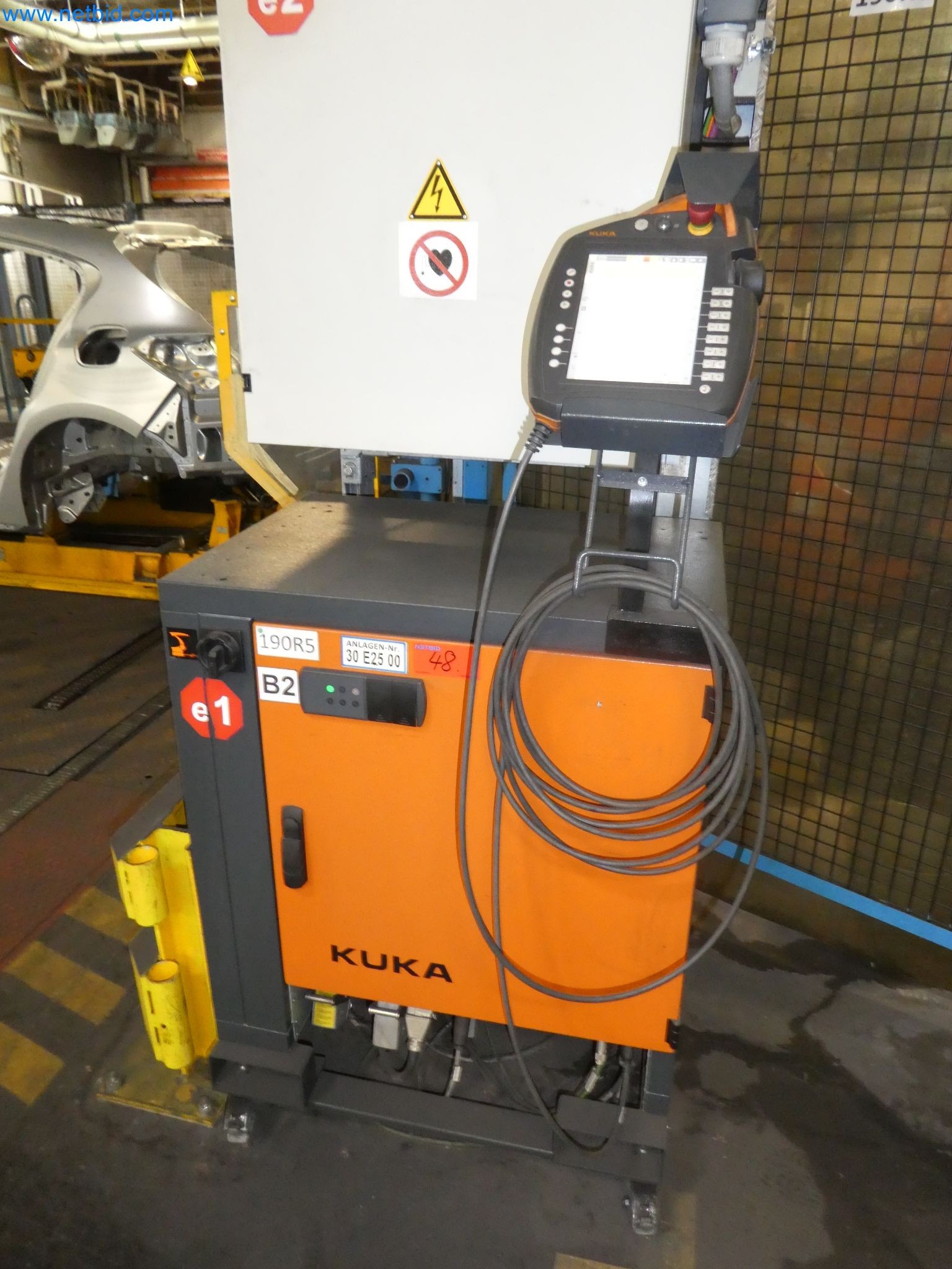 Robots, welding equipment and assembly accessories from the automotive industry-40