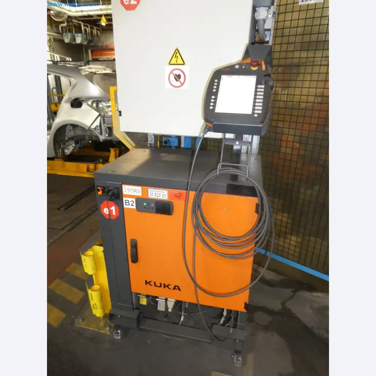 Robots, welding equipment and assembly accessories from the automotive industry-40