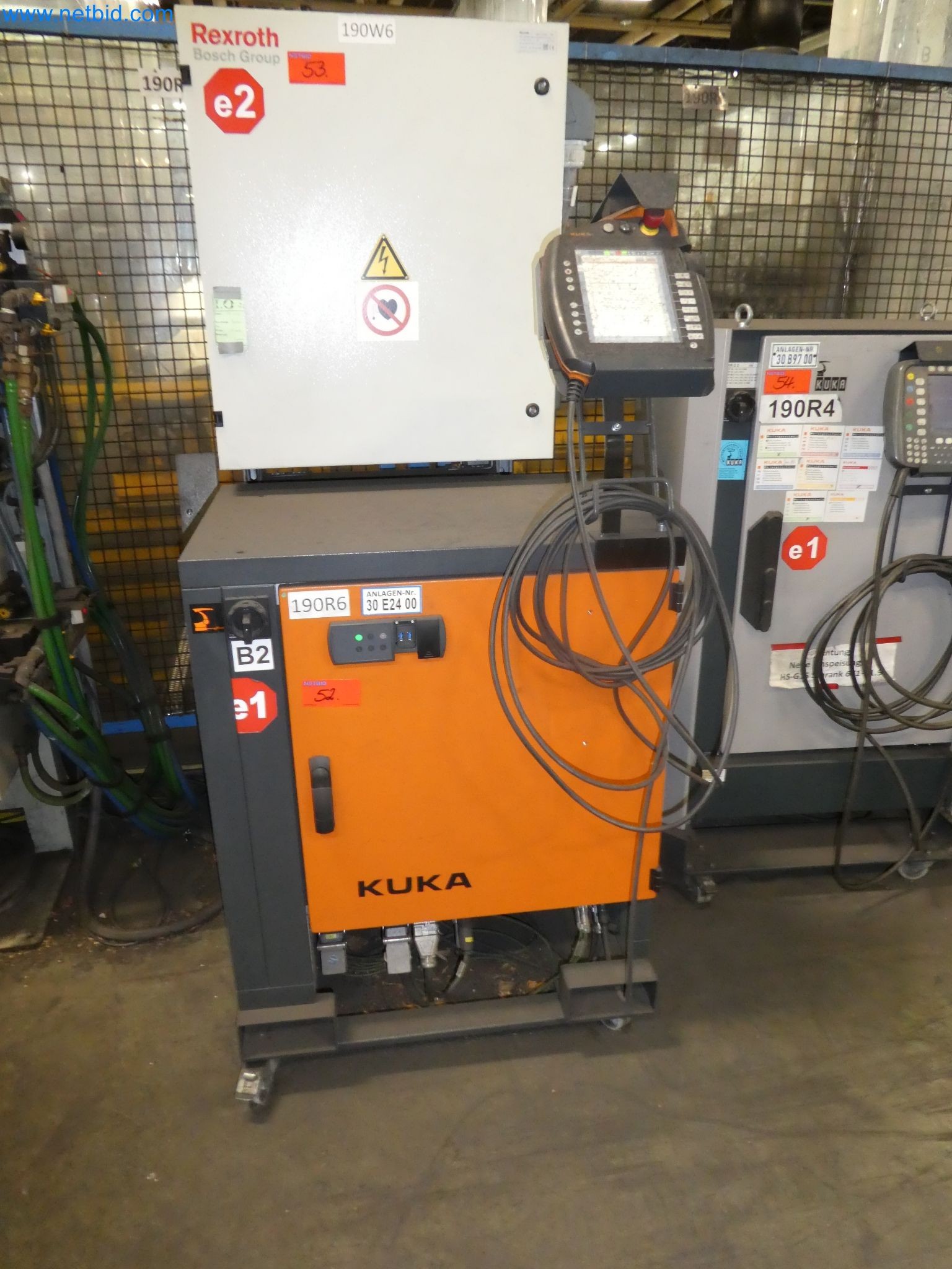 Robots, welding equipment and assembly accessories from the automotive industry-41