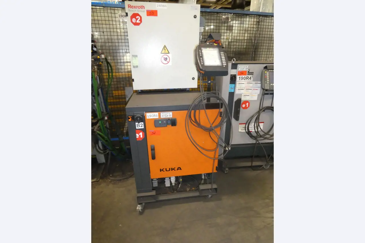 Robots, welding equipment and assembly accessories from the automotive industry-41