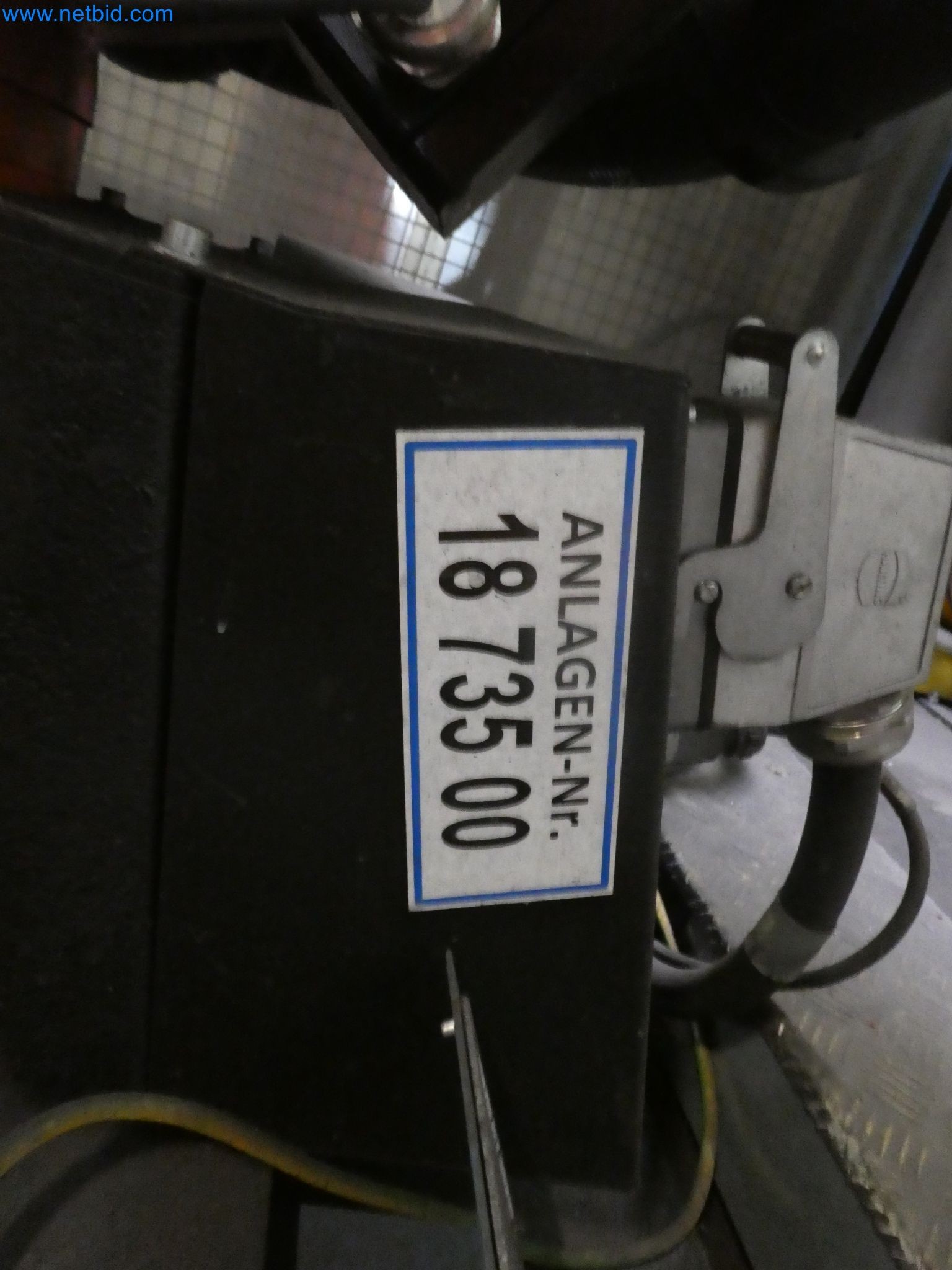 Robots, welding equipment and assembly accessories from the automotive industry-46