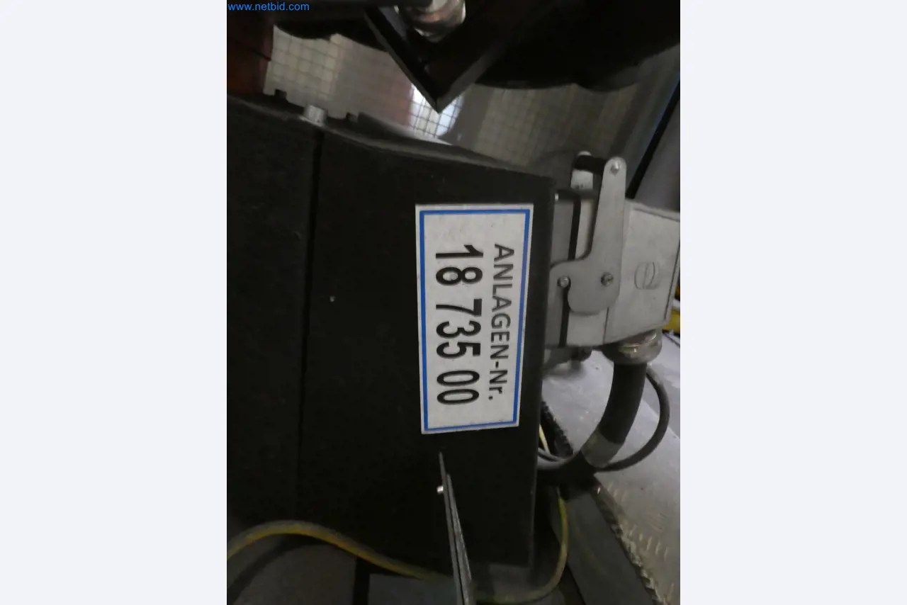 Robots, welding equipment and assembly accessories from the automotive industry-46