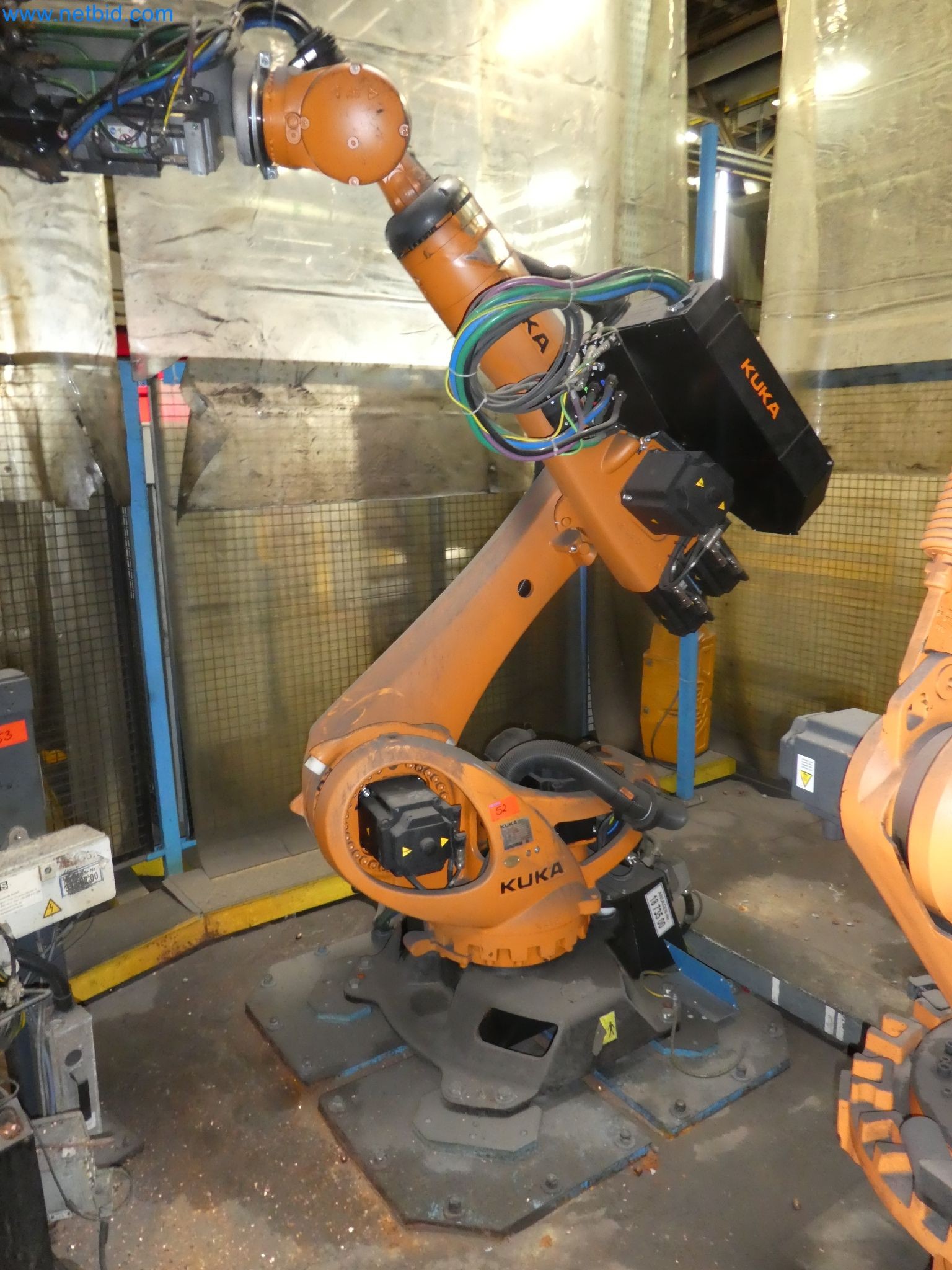 Robots, welding equipment and assembly accessories from the automotive industry-47