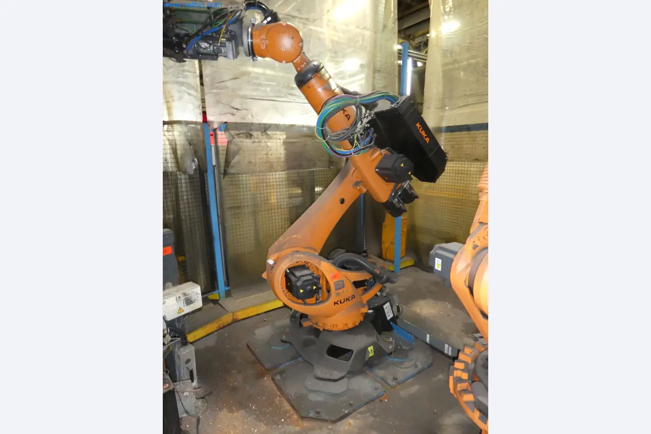 Robots, welding equipment and assembly accessories from the automotive industry-47