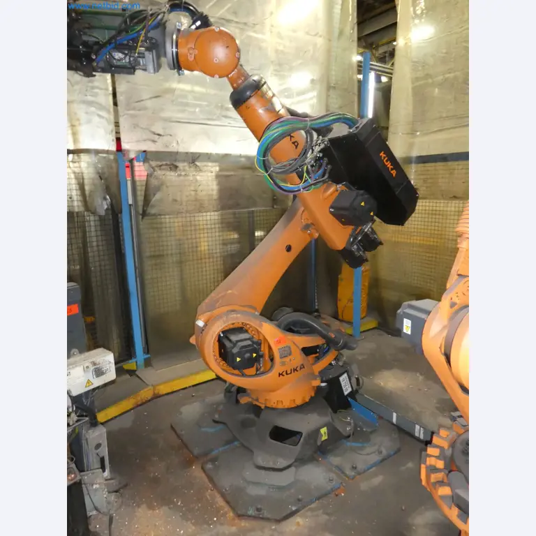 Robots, welding equipment and assembly accessories from the automotive industry-47