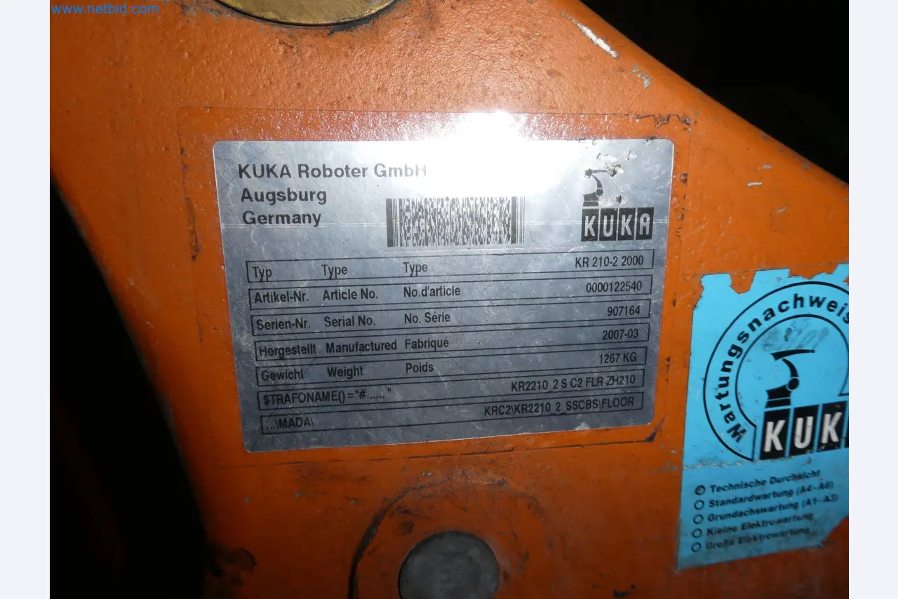 Robots, welding equipment and assembly accessories from the automotive industry-48