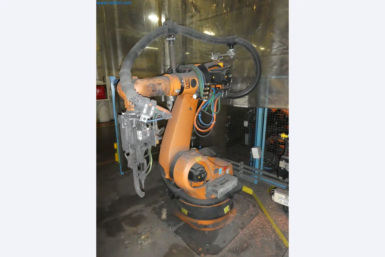 Robots, welding equipment and assembly accessories from the automotive industry-49