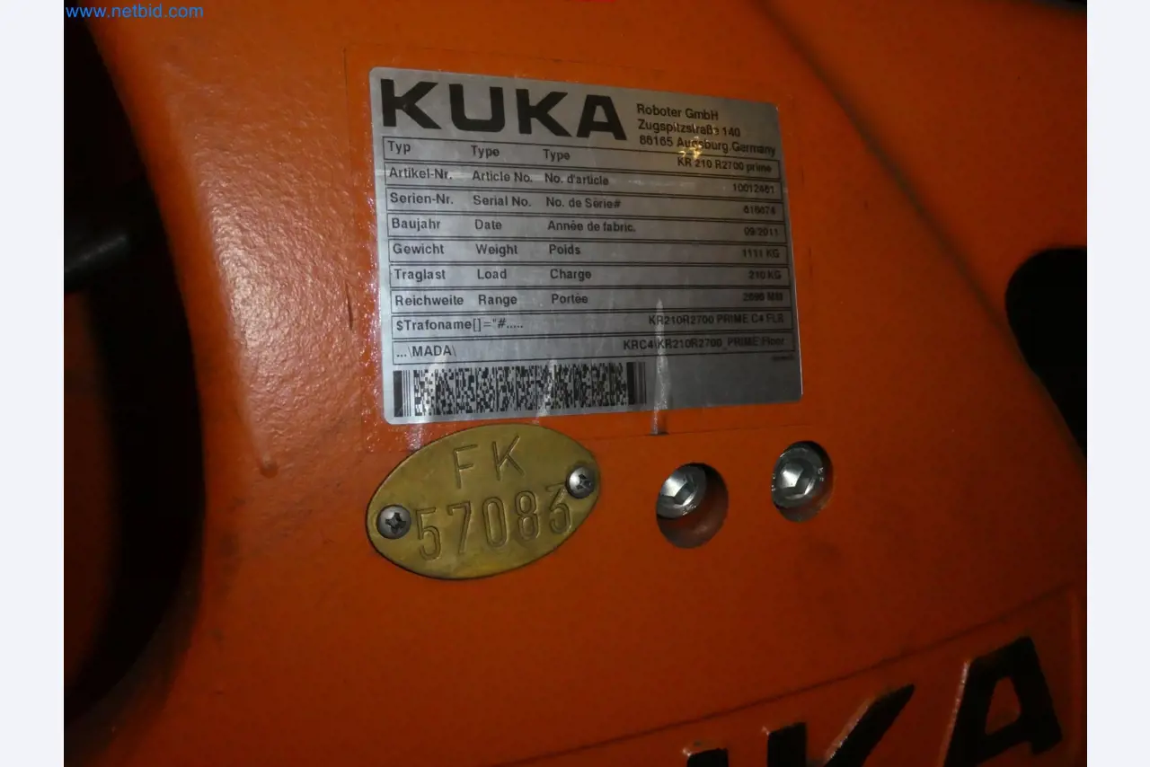 Robots, welding equipment and assembly accessories from the automotive industry-4