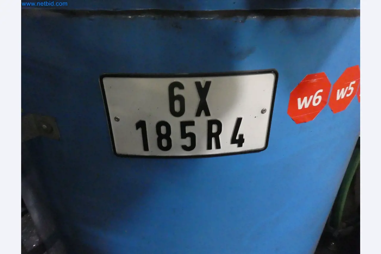 Robots, welding equipment and assembly accessories from the automotive industry-55