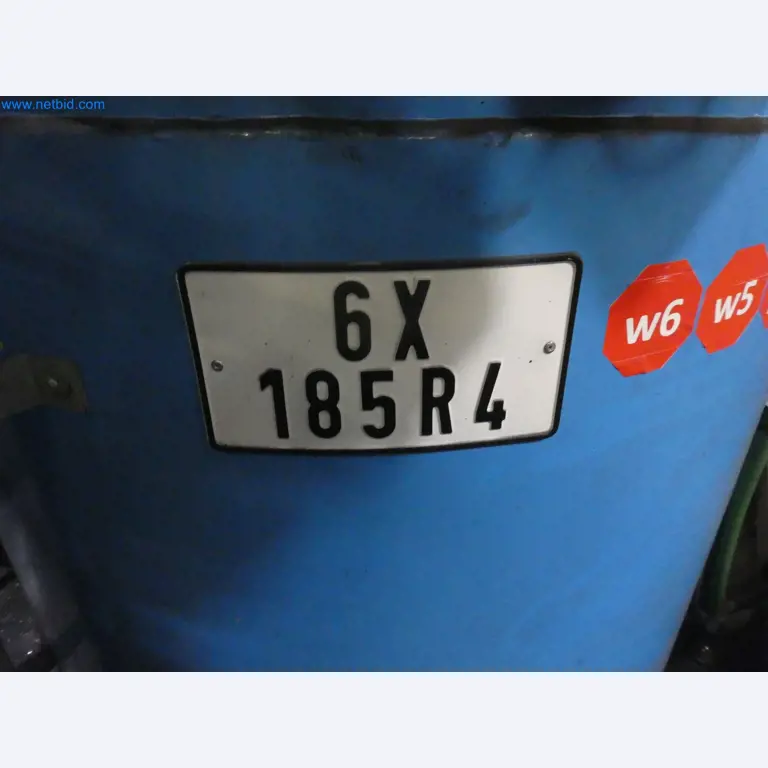 Robots, welding equipment and assembly accessories from the automotive industry-55