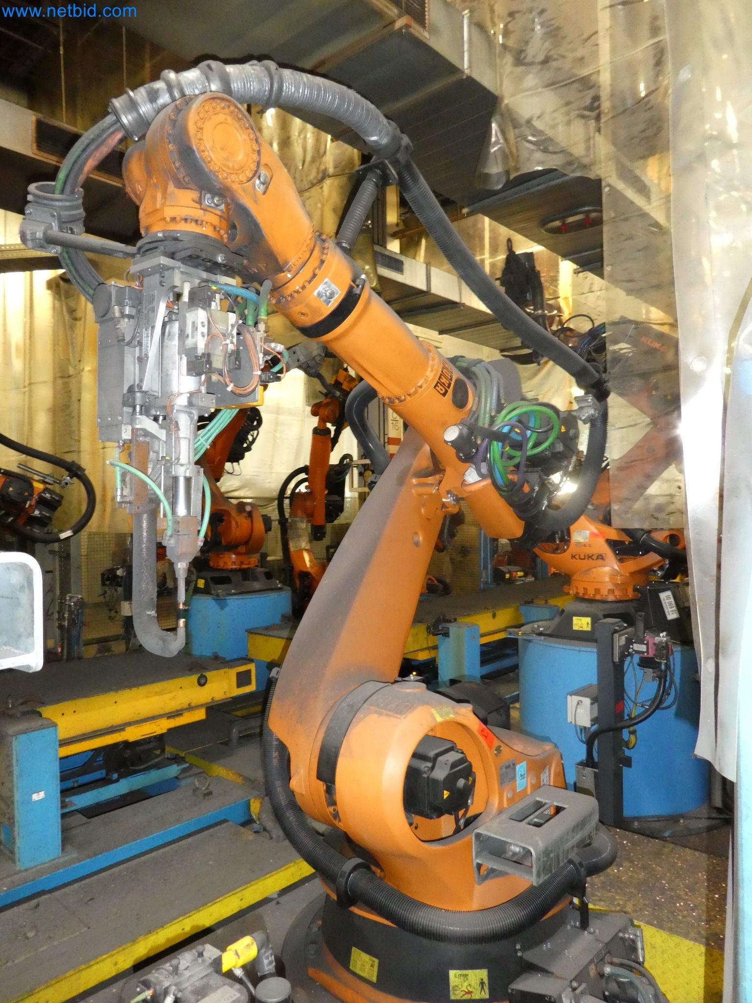 Robots, welding equipment and assembly accessories from the automotive industry-56