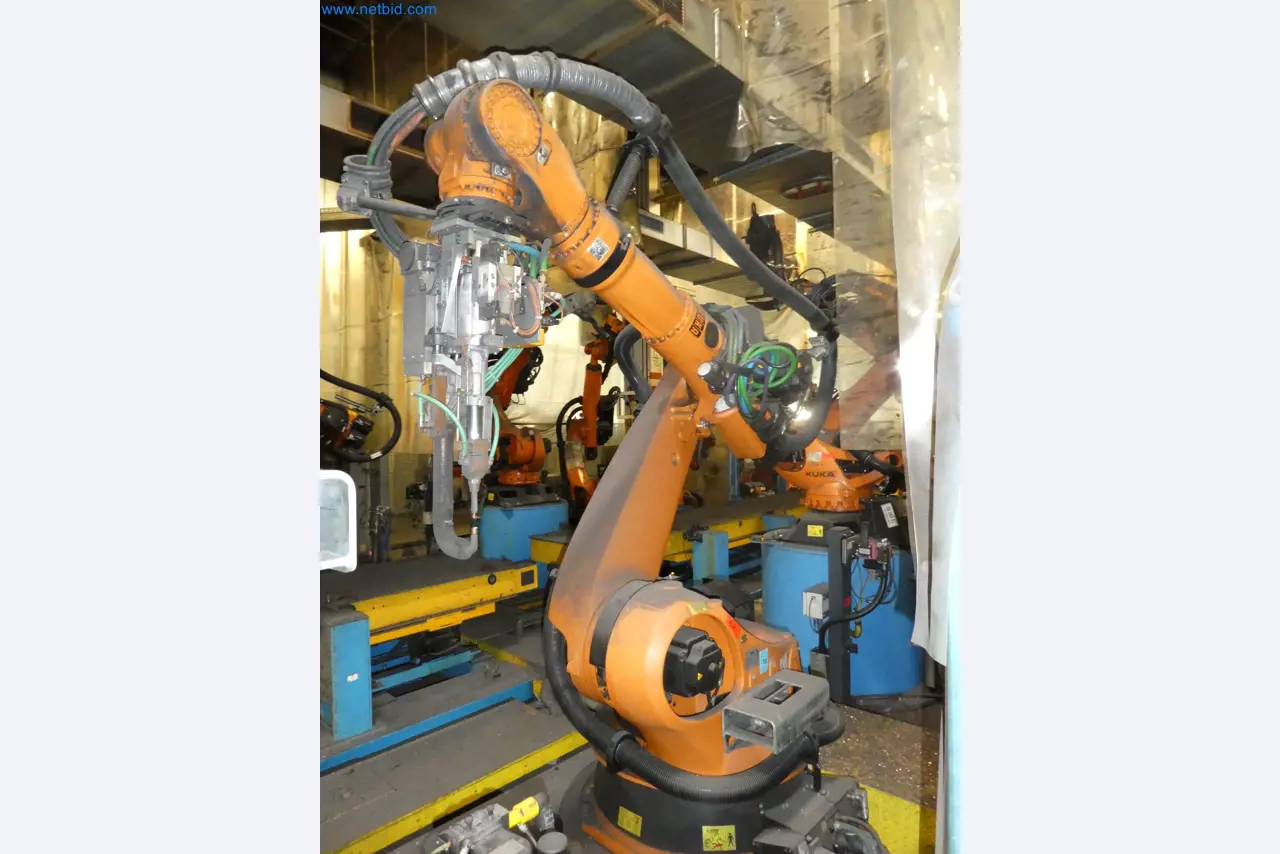 Robots, welding equipment and assembly accessories from the automotive industry-56