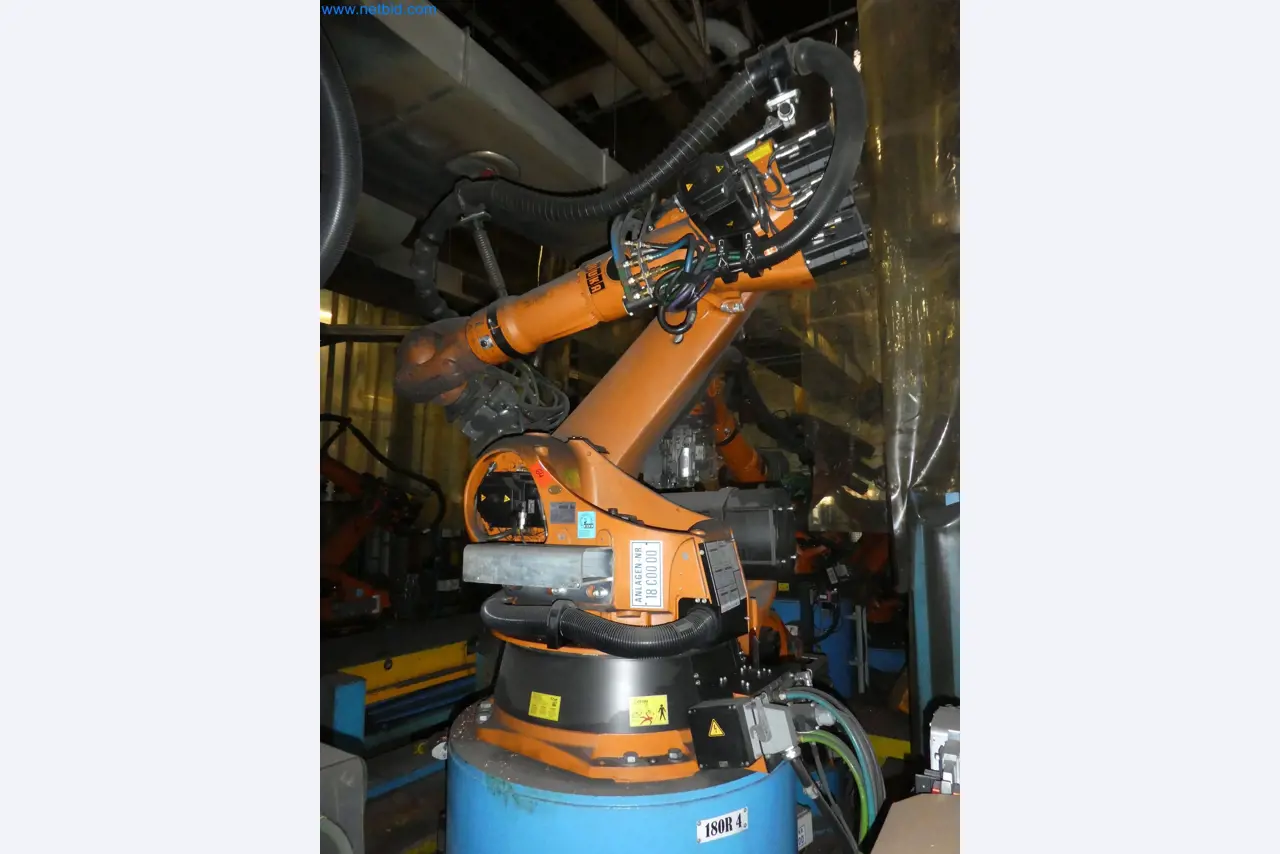 Robots, welding equipment and assembly accessories from the automotive industry-62