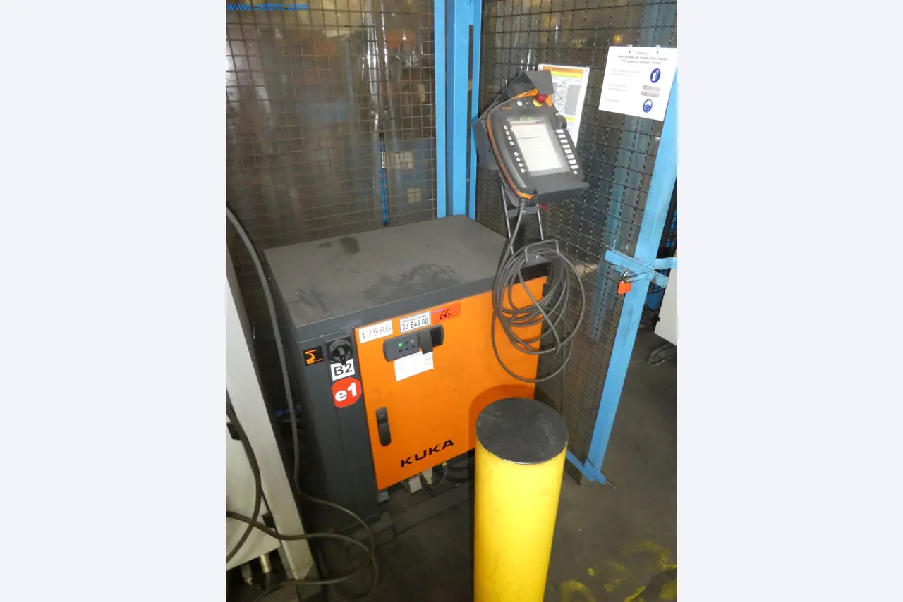 Robots, welding equipment and assembly accessories from the automotive industry-67