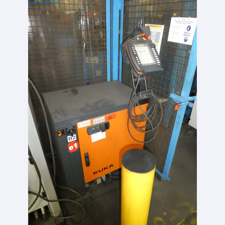 Robots, welding equipment and assembly accessories from the automotive industry-67