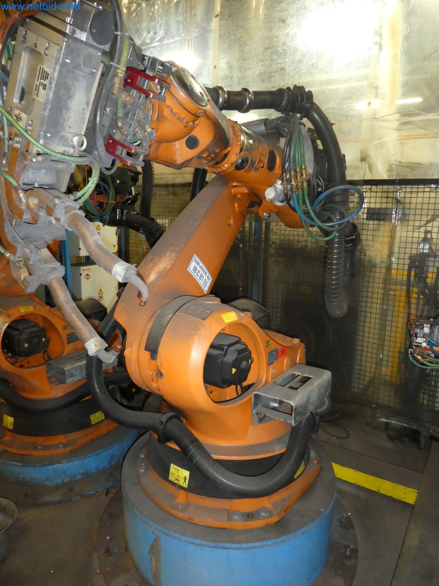 Robots, welding equipment and assembly accessories from the automotive industry-68