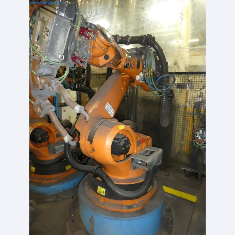 Robots, welding equipment and assembly accessories from the automotive industry-68