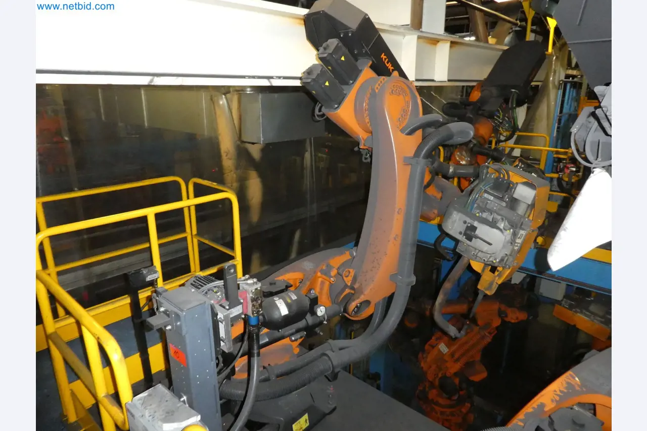 Robots, welding equipment and assembly accessories from the automotive industry-70