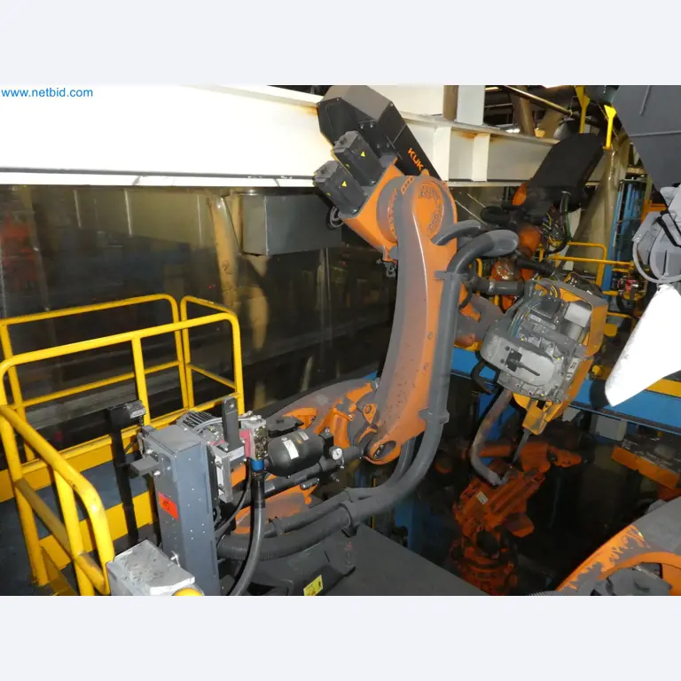 Robots, welding equipment and assembly accessories from the automotive industry-70
