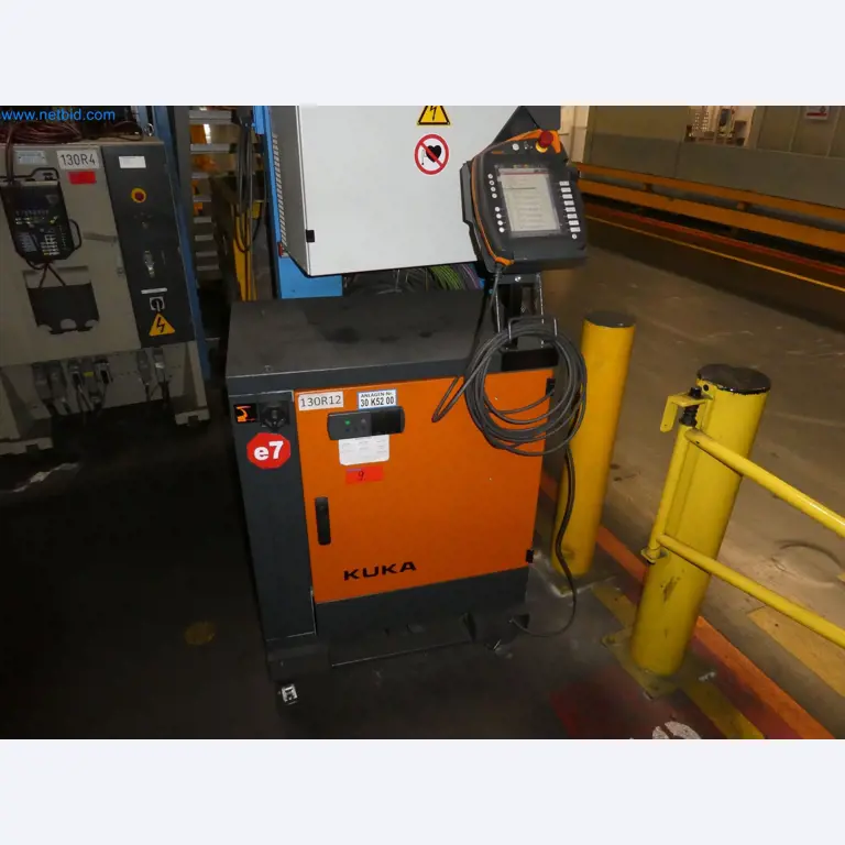 Robots, welding equipment and assembly accessories from the automotive industry-74