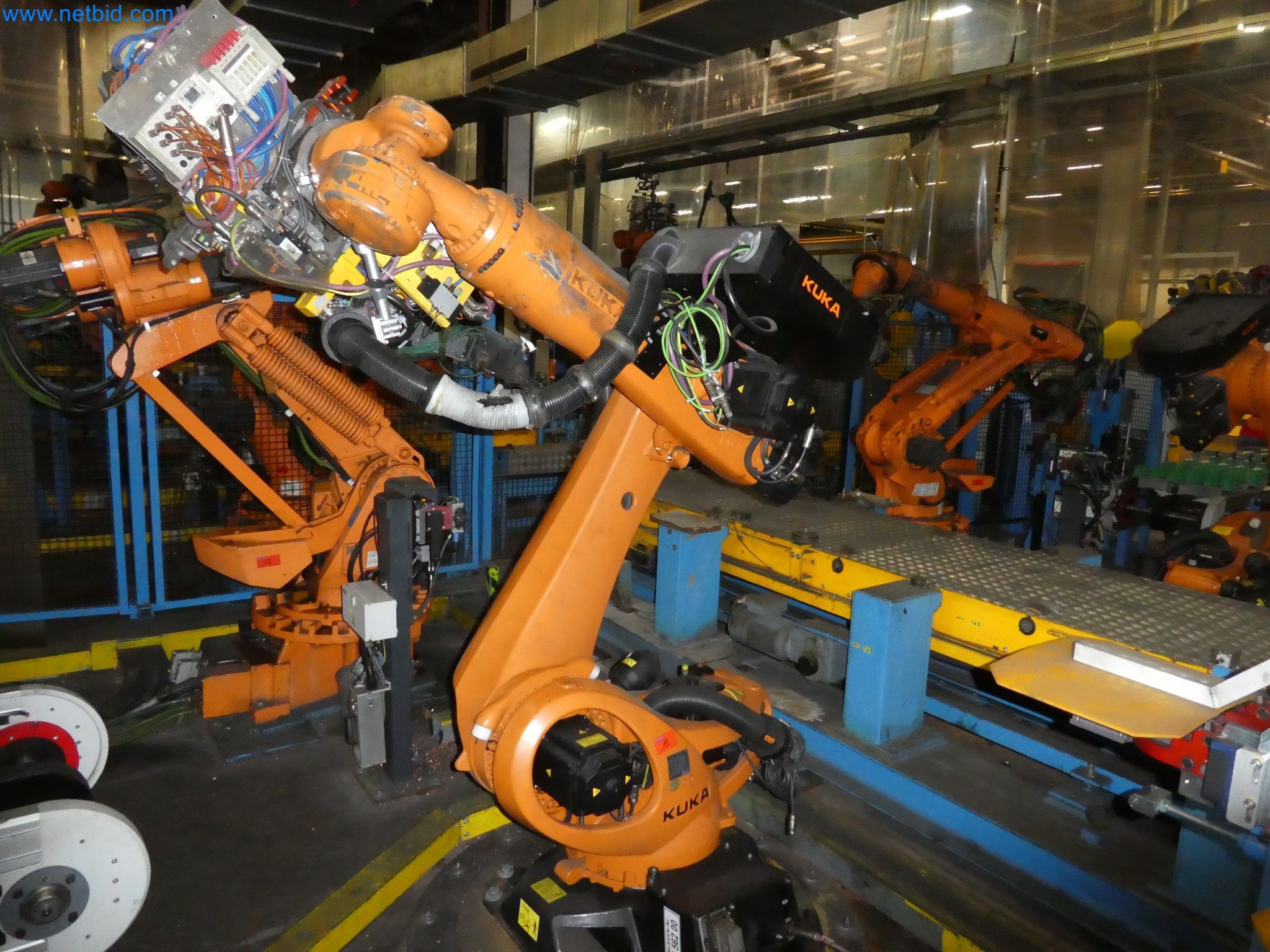 Robots, welding equipment and assembly accessories from the automotive industry-8