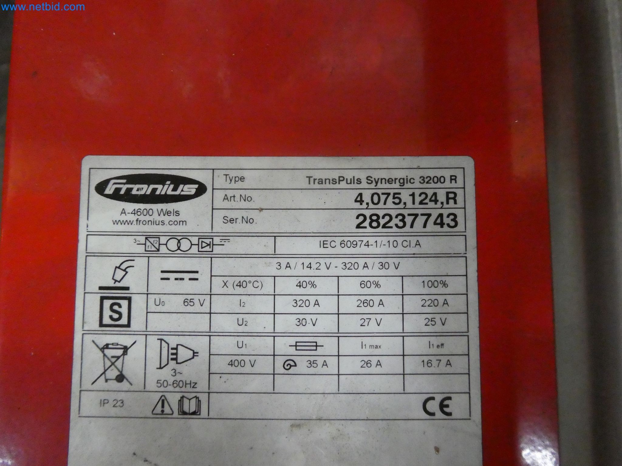 Roboti, varilna oprema in pripomočki za montažo iz avtomobilske industrije-2