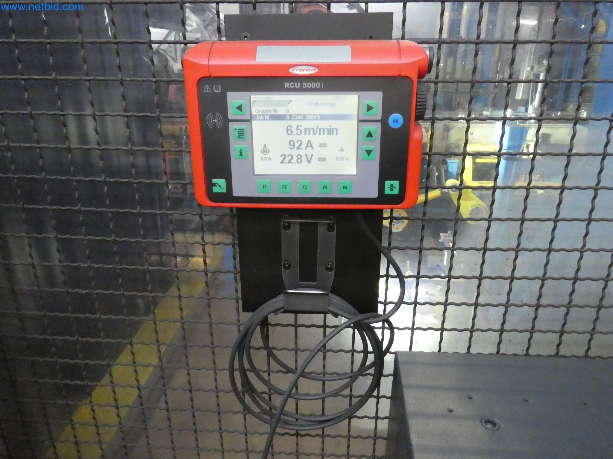 Roboti, varilna oprema in pripomočki za montažo iz avtomobilske industrije-4