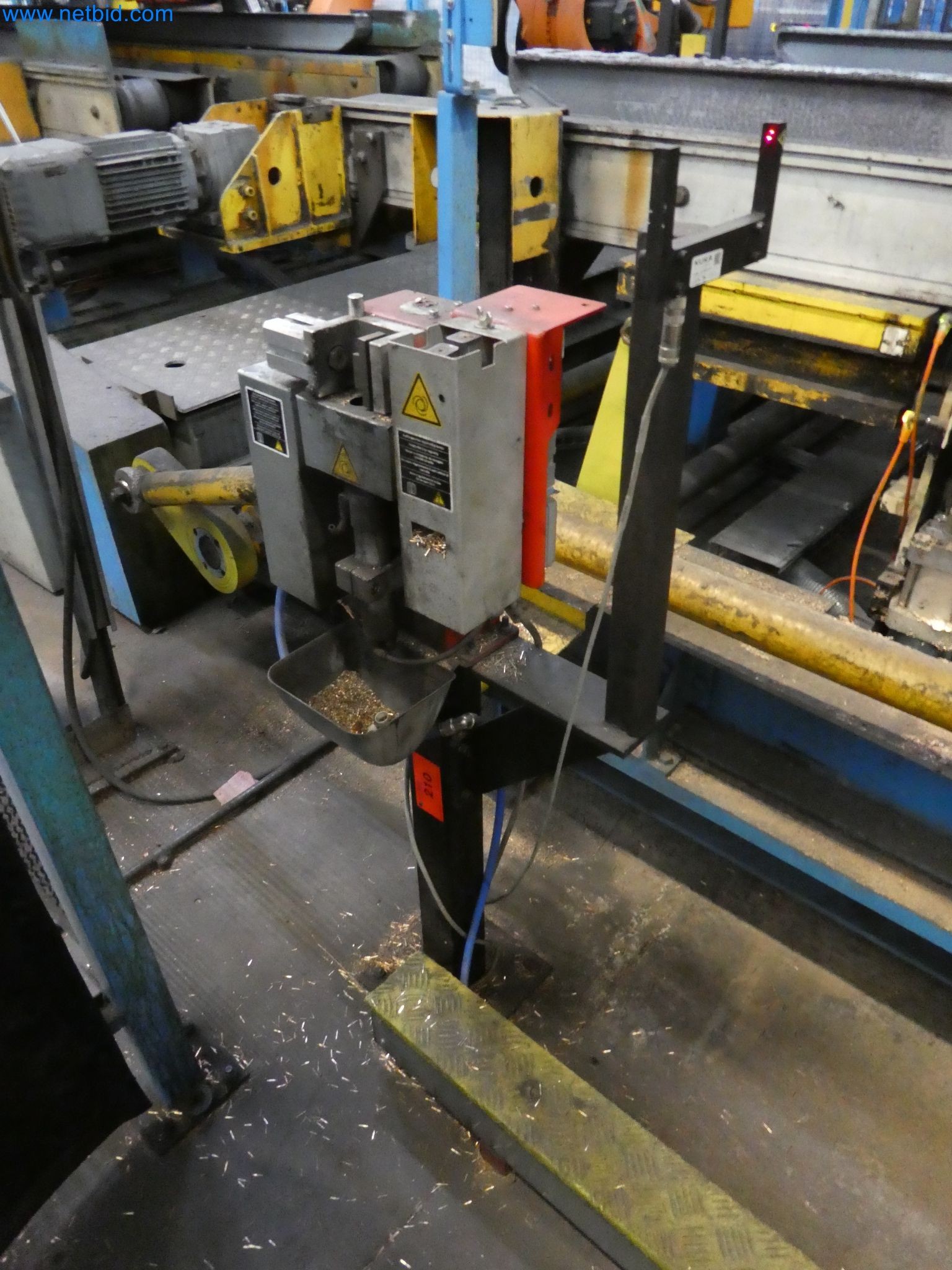 Robots, welding equipment and assembly accessories from the automotive industry-3