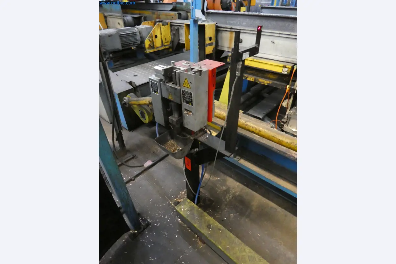 Robots, welding equipment and assembly accessories from the automotive industry-3