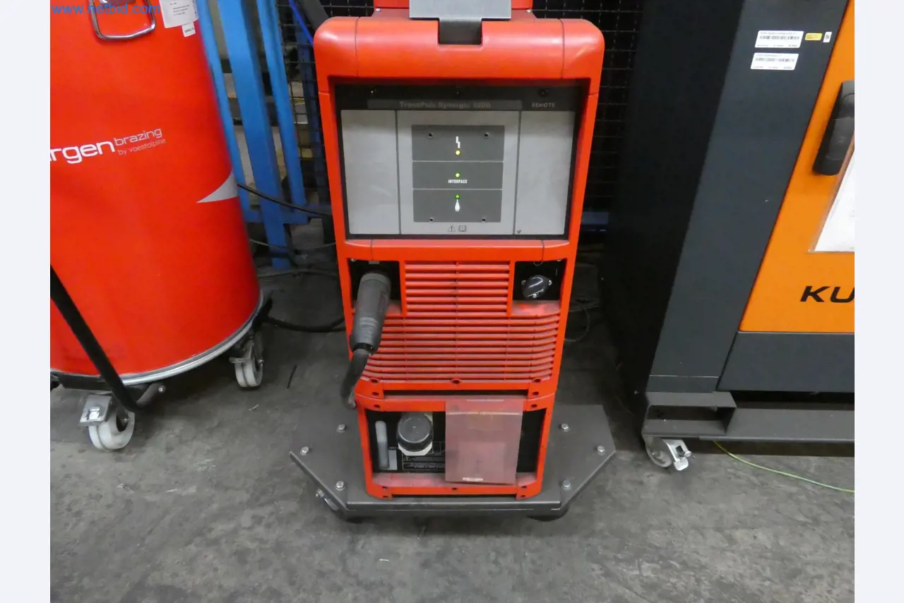 Robots, welding equipment and assembly accessories from the automotive industry-5