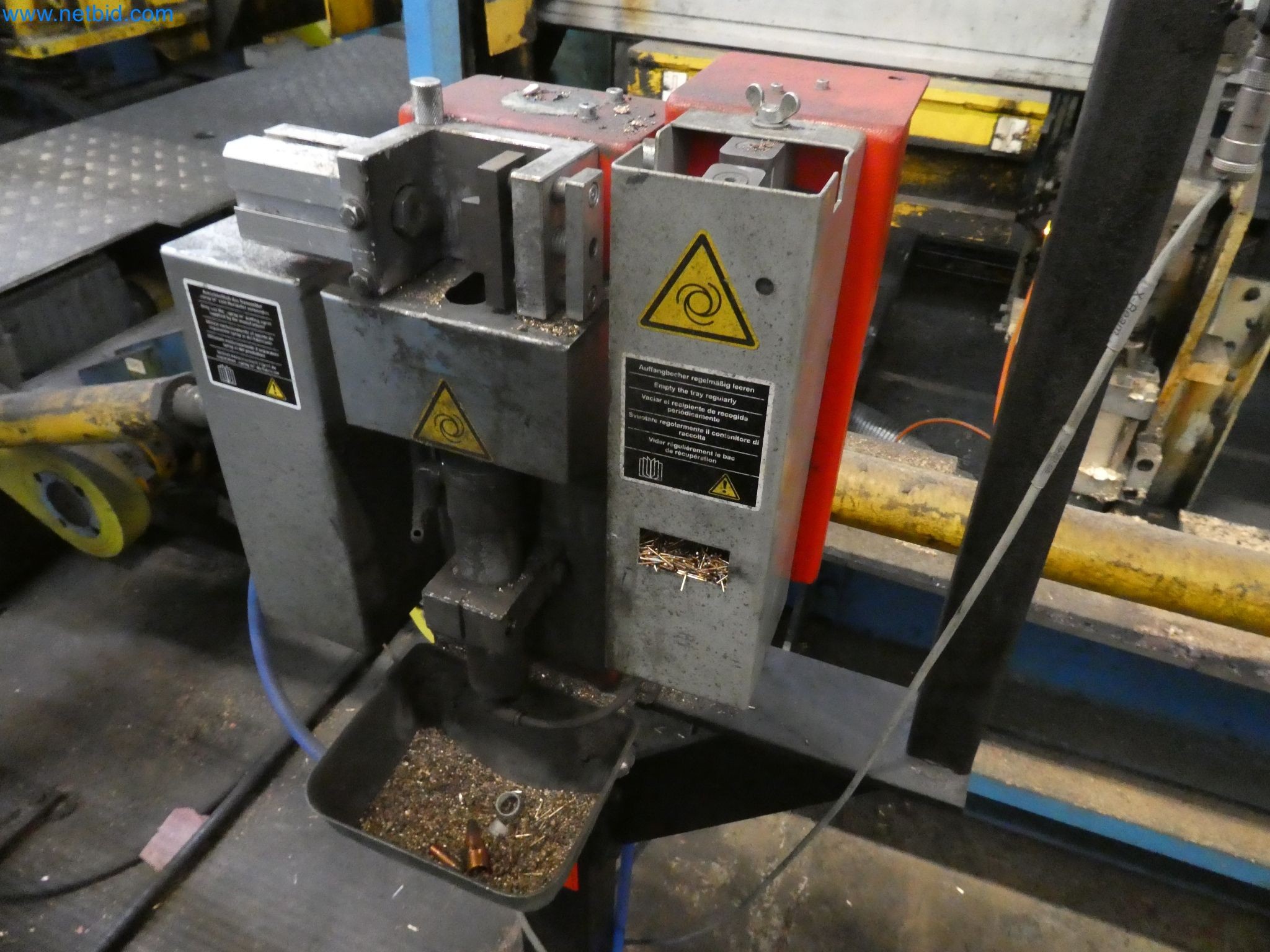 Robots, welding equipment and assembly accessories from the automotive industry-9