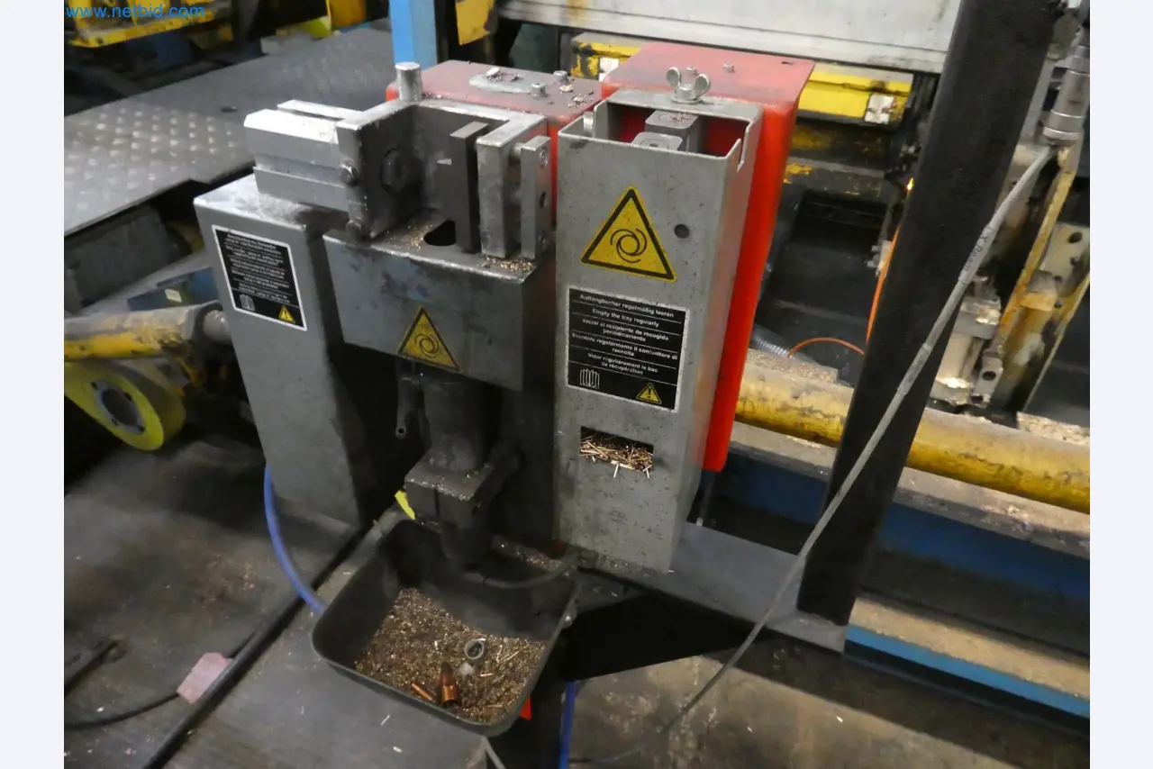 Robots, welding equipment and assembly accessories from the automotive industry-9