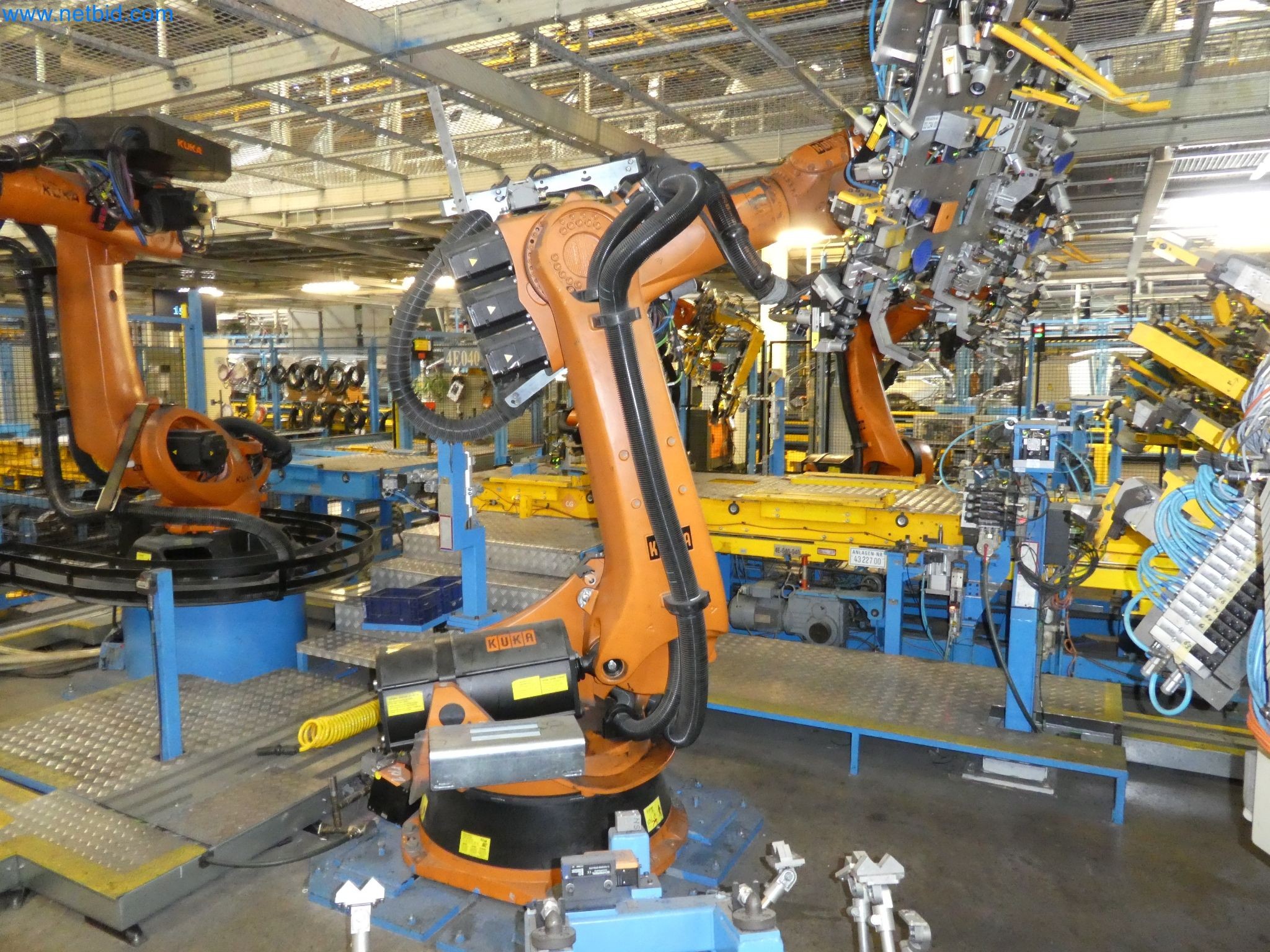 Robots, welding equipment and assembly accessories from the automotive industry-11