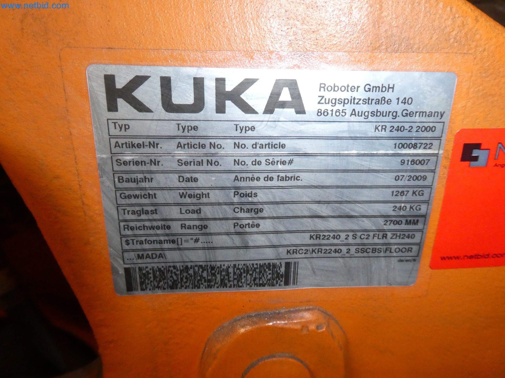 Robots, welding equipment and assembly accessories from the automotive industry-12