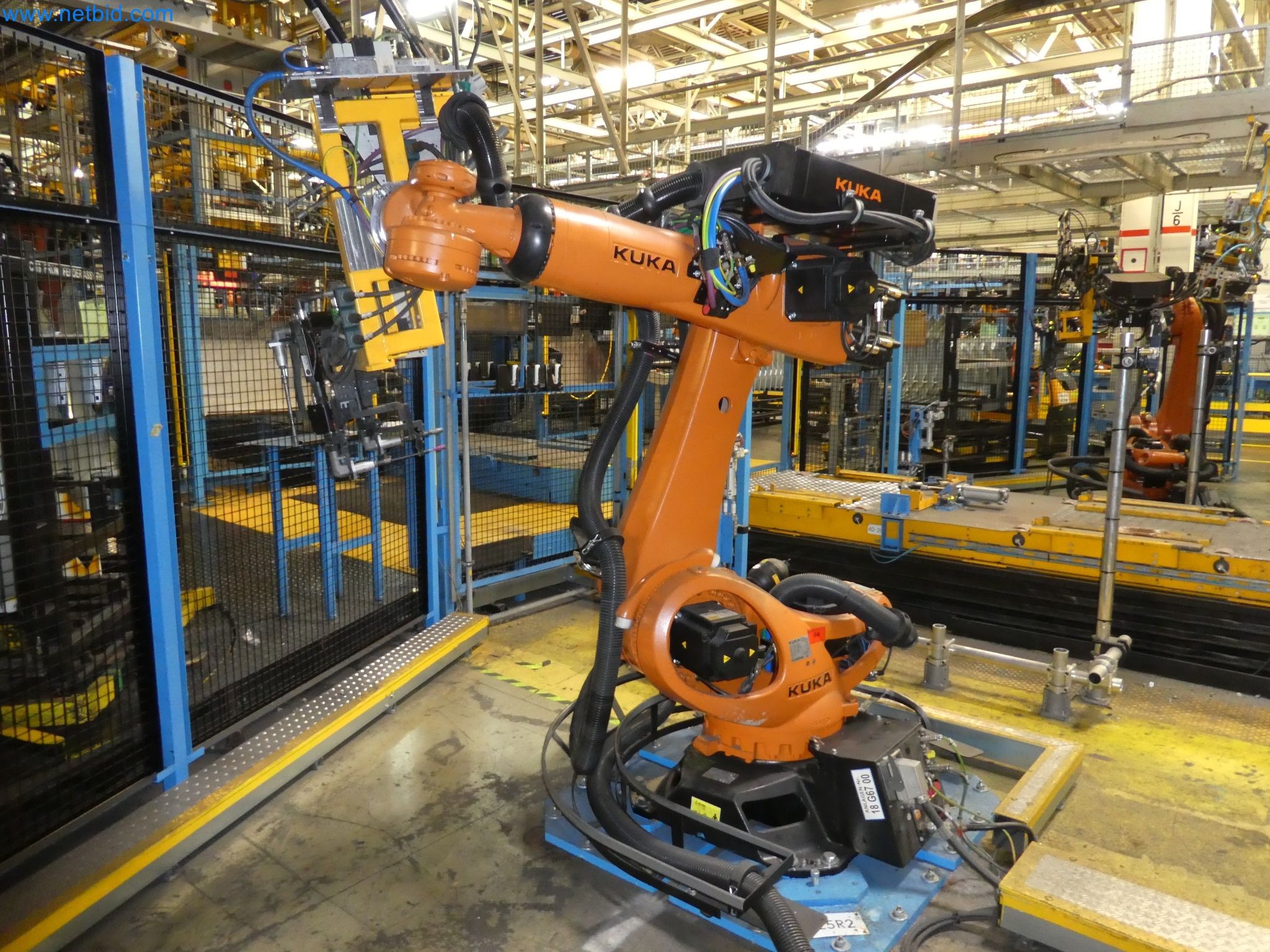 Robots, welding equipment and assembly accessories from the automotive industry-16
