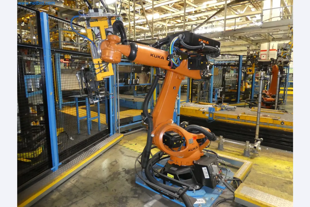 Robots, welding equipment and assembly accessories from the automotive industry-16
