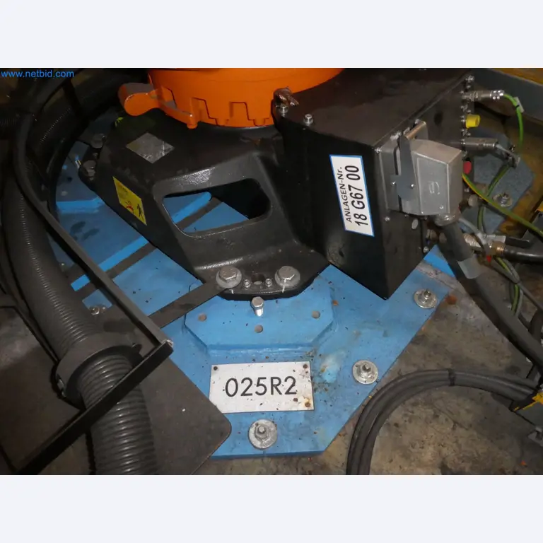 Robots, welding equipment and assembly accessories from the automotive industry-18