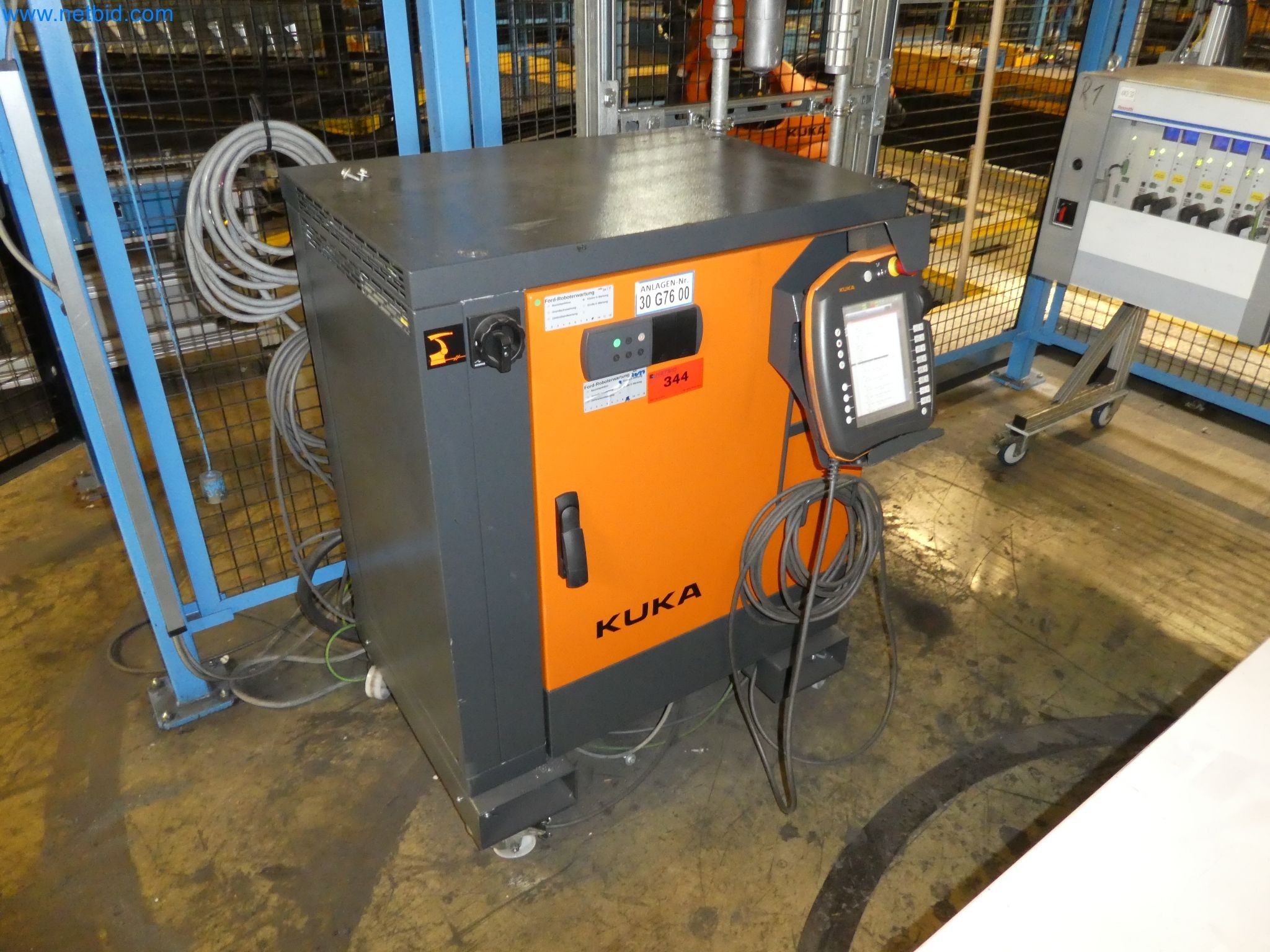 Robots, welding equipment and assembly accessories from the automotive industry-19