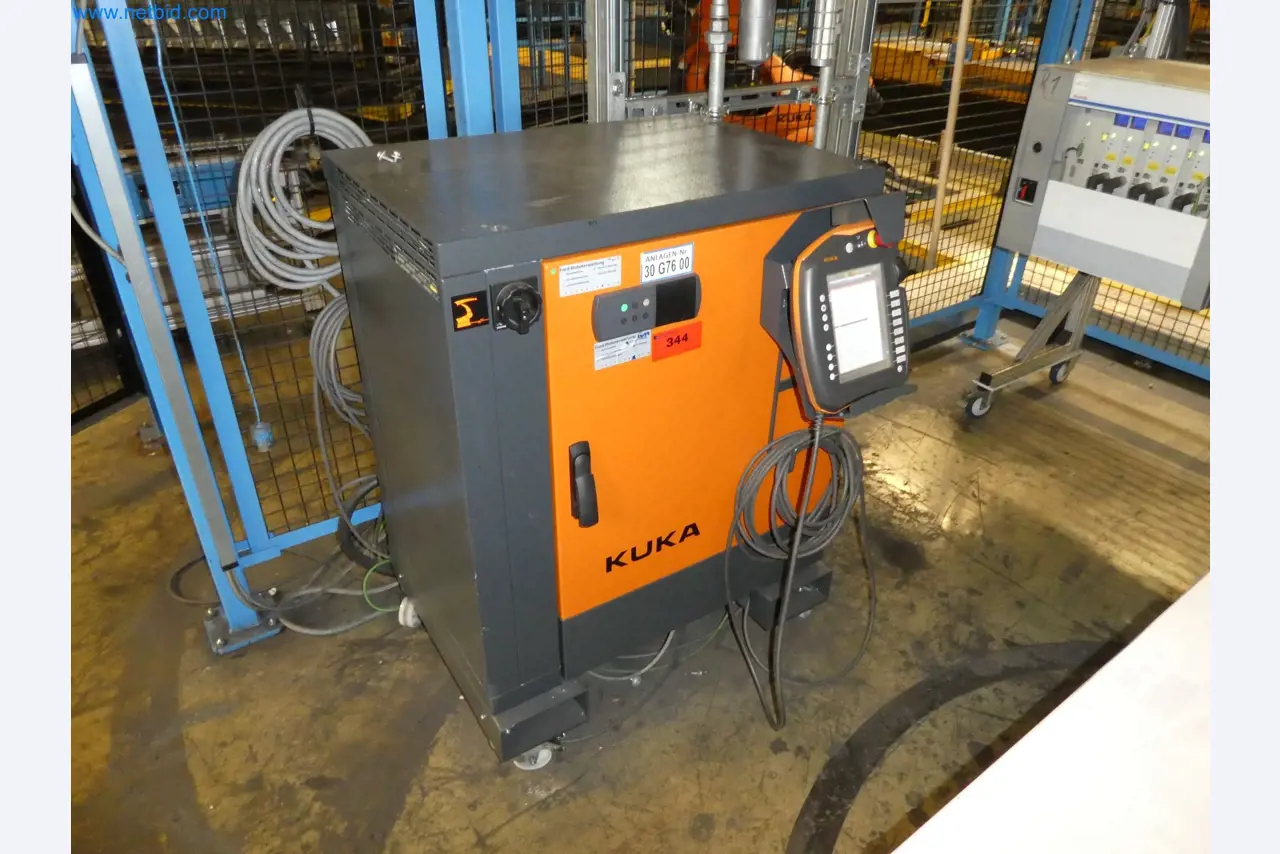 Robots, welding equipment and assembly accessories from the automotive industry-19